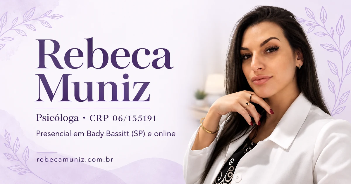 Psicóloga Rebeca Muniz, usando um blazer branco.